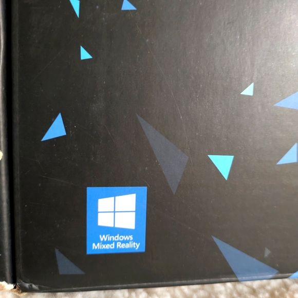 Lenovo Explorer Virtual Reality Interactive Goggles & Remote Controls. - Picture 4 of 7